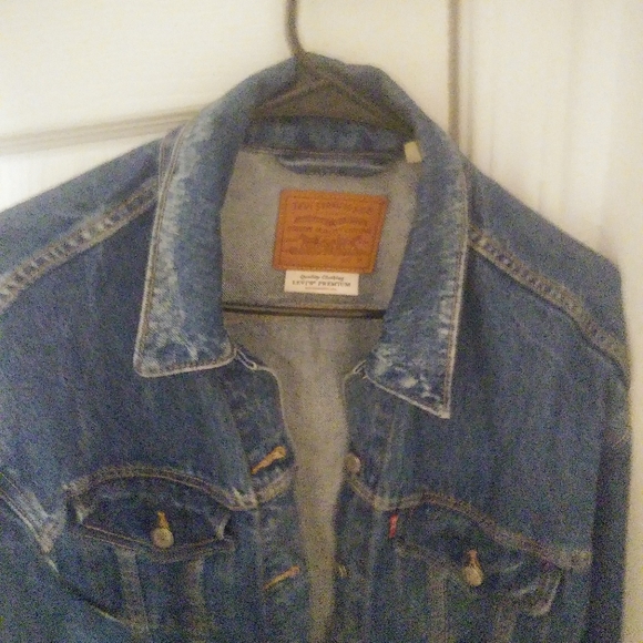 Levis Jean Jacket - Picture 2 of 3